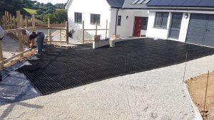 Laying gravel paving grid to create suds compliant driveway